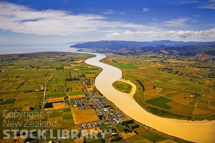 Aerial;Thames;Waihou River;Coromandel;sandy beaches;bachs;holiday homes;blue sky;blue sea;bush;native forrest;River;boating;bluffs;cliffs;Thames North;Waihou River;paddocks;fields