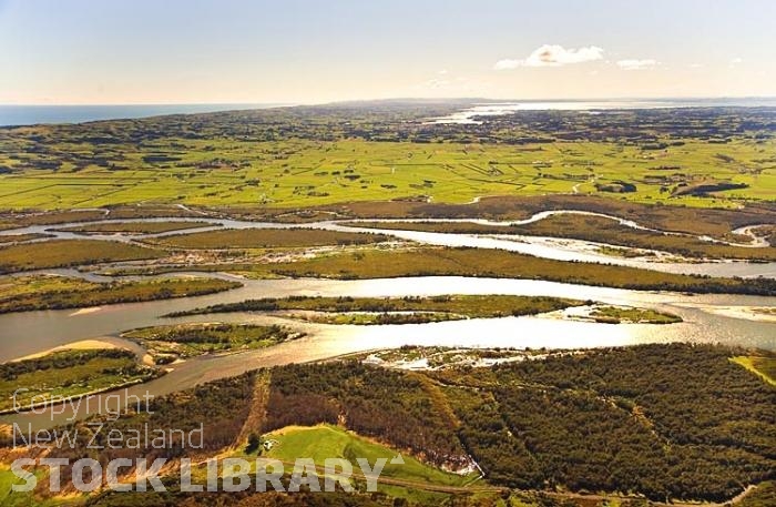 Aerial;Waikato River;Waikato;agricultural;Dairy;Dairy industry;agriculture;sheep;cattle;dairy;dairy farms;fishing;angling;boating;speed boating;rowing;Port Waikato;white baters huts;white baters