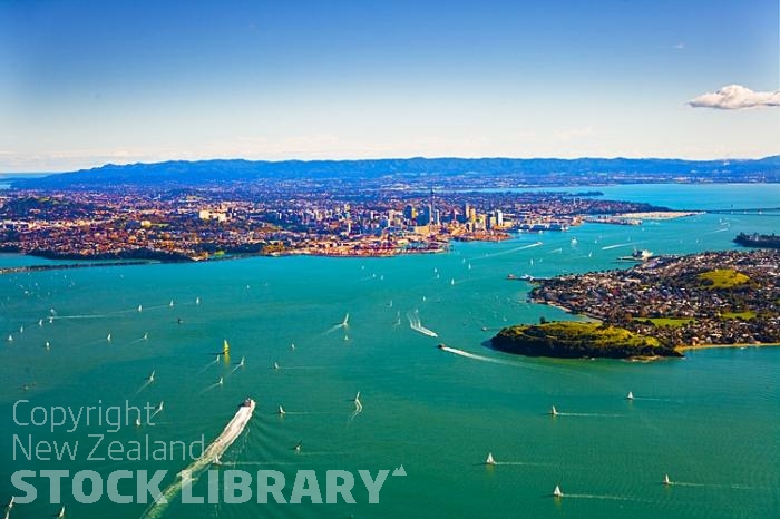 Aerial;Auckland Central;Harbourfishing;boating;speed boating;Beach;sandy beach;homes;swimming;Auckland Harbour;Harbour Bridge;Sky Tower;Herne Bay;freemans Bay;Waitemate Harbour;Devonport;North Head;Birkenhead;ships;Ponsonby;Parnell;New Zealand photography