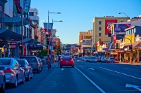 Auckland_Central;Newmarket_Main_St;traffic;cyclist;traffic_lights;busy_street;st