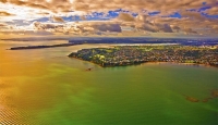 Auckland_East;Auckland;St_Helliers;Musick_Point;Tamaki_Strait;crowds;sunbathers;