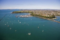 Auckland_East;Auckland;Oraki_Marina;Oraki;Tamaki_Strait;crowds;sunbathers;Yachti