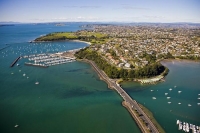 Oraki_Marina;Oraki;Auckland_East;Auckland;Tamaki_Strait;crowds;sunbathers;Yachti