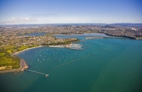 Oraki_Marina;Oraki;Auckland_East;Auckland;Tamaki_Strait;crowds;sunbathers;Yachti