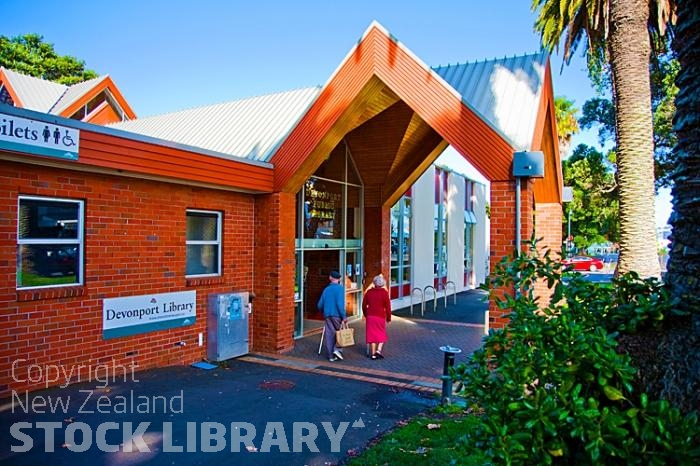 Auckland North Shore;Devonport;Library;elderly people;New Zealand photography