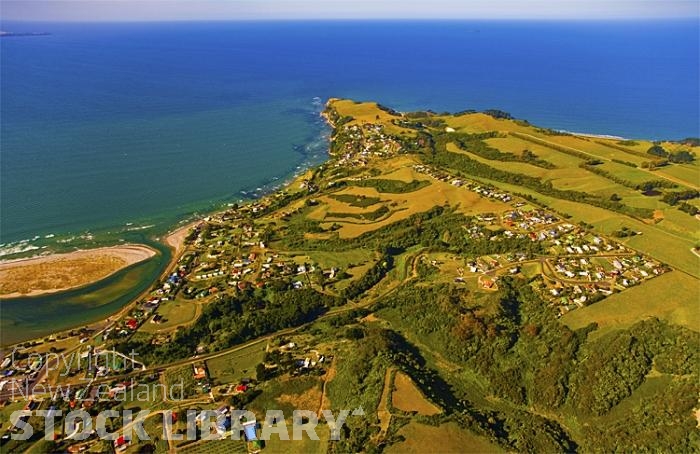 Maketu;Bay of plenty;blue seablue skysandy beaches;sea;sea fishing;harbours;bachs;holiday homes;sand dunes