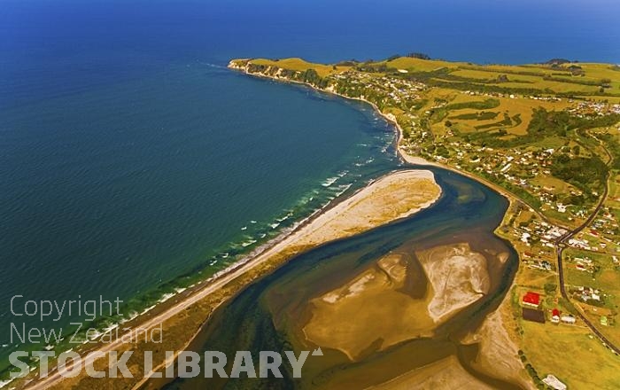 Maketu;Bay of plenty;blue seablue skysandy beaches;sea;sea fishing;harbours;bachs;holiday homes;sand dunes;bluffs;cliffs