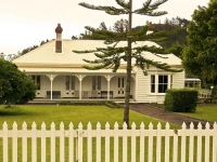 Coromandel;sandy_beaches;bachs;holiday_homes;blue_sky;blue_sea;bush;native_forre