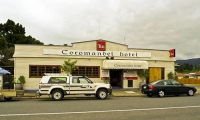 Coromandel;sandy_beaches;bachs;holiday_homes;blue_sky;blue_sea;bush;native_forre