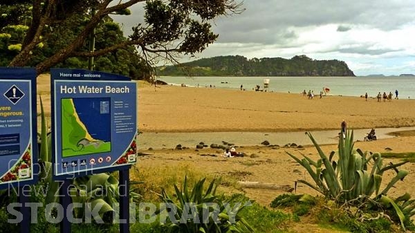 Hot Water Beach;sandy beaches;bachs;holiday homes;blue sky;blue sea;bush;native forrest;River;boating;bluffs;cliffs;caves;boats;kayaks;kayaking;Beach Goers;Hotwater Beach