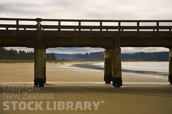 Tolaga Bay;Eastland;bush;native forrest;golden sands;bluffs;Uawa River;cliffs;wharf;sandy beaches;sand dunes;wharf