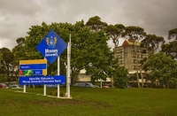 Palmerston_North;Manawatu;agriculture;agricultural_centre;airport;university;Man