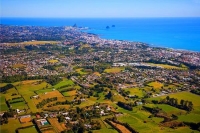 Aerial;New_Plymouth;Taranaki;greater_city;Looking_West;subrurbs;blue_sky;blue_se