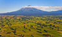 Aerial;Mount_Taranaki;Taranaki;Mount_Taranaki;Mount_Egmont;dairy;dairy_farming;m