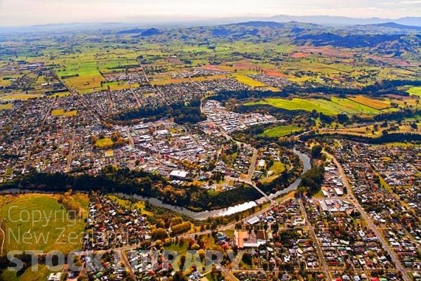 Aerial;Cambridge;Leamington;Waikato River;suburburban;bridge;green fields;sub division;sub division developement