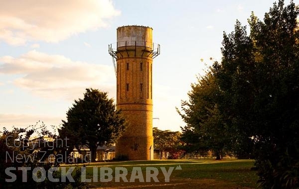 Cambridge;War Memorial Tower;War Memorial clock Tower;Neo Classical building;Neo Classical buildings;District Council Building;cafes;bridge;church;Waikato River;Horses;horse racing