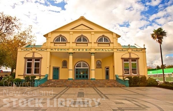 Cambridge;War Memorial Tower;theatre;Town Hall;War Memorial clock Tower;Neo Classical building;Neo Classical buildings;District Council Building;cafes;bridge;church;Waikato River;Horses;horse racing