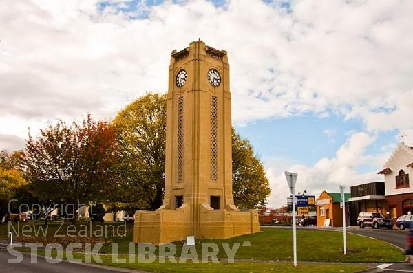 Cambridge;War Memorial Tower;War Memorial clock Tower;Neo Classical building;Neo Classical buildings;District Council Building;cafes;bridge;church;Waikato River;Horses;horse racing;Famous horses;mozaic horses;foot path mozaics;foot path mozaic horse heads;War Memorial Tower;War Memorial clockTower