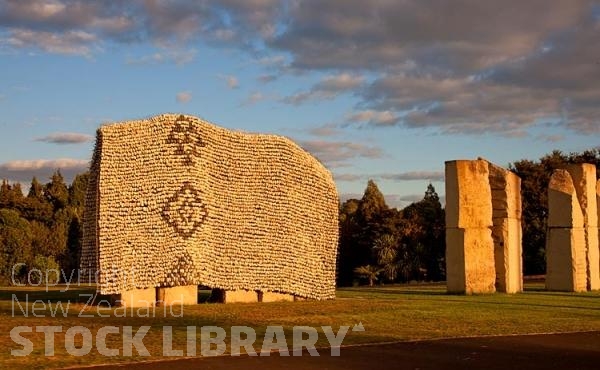 Hamilton;Waikato River;industrial buildings;suburburban;Waikato Hospital;hamilton Hospital;cafes;restaurants;bridge;Museum;Gardens;Hamilton Gardens;Stone Blanket;Hamilton Gardens Stone Blanket;church;kayak;waka;theatre;bridges;law courts;sculptures