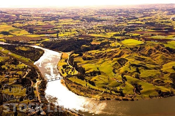 Aerial;Waikato River;Waikato;agricultural;Dairy;Dairy industry;agriculture;sheep;cattle;dairy;dairy farms;fishing;angling;boating;speed boating;rowing;at Tuakau