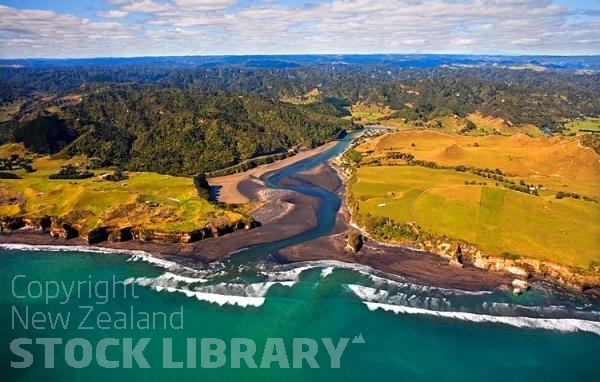 Aerial;West Coast Waikato;Waikato;coastal;bachs;holiday homes;bush;native forrest;blue sky;blue sea;boating;Fishing boats;bluffs;cliffs;black sands;rocky shorelines;sandy beaches;sheep country;Tasman sea;Tongaporutu River;Tongaporutu River mouth;state Highway 3;state Highway three