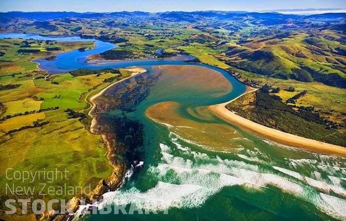 Aerial;The Catlins;Southland;hills;rivers;Road;bush;native forrest;green fields;green paddocks;bluffs;cliffs;River;sheep farming;Surat Bay Scenic reserve;New Haven;Catins Lake