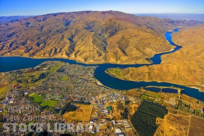 Aerial;Cromwell & Lake Dunstan;Otago;Heritage Museum;churches;church;Clutha river;fruit growing;Kawarau River