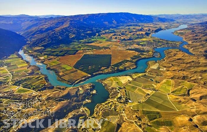 Aerial;Cromwell & Lake Dunstan;Otago;Heritage Museum;churches;church;Clutha river;fruit growing;Bannockburn;Cromwell;Kawarau River;race track;airfield