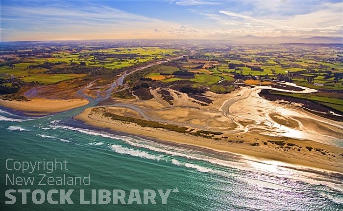 North Canterbury;Canterbury;mountains;hills;Canterbury Plain;coastline;golden sands;green fields;paddocks;green paddocks;rivers;Ashley river;Waimakariri river;Pacific ocean;vineyards;dairy farming;sheep;Ashley River Mouth