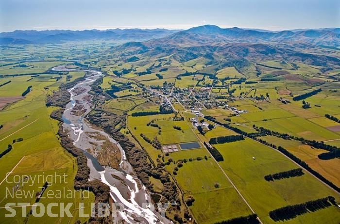 Aerial;Gore to Te Anau;Southland;mountains;hills;rivers;Road;bush;native forrest;state highway94;Dairy farm;dairy farming;green fields;green paddocks;bluffs;cliffs;River;Oreti river;sheep farming;Lumsden