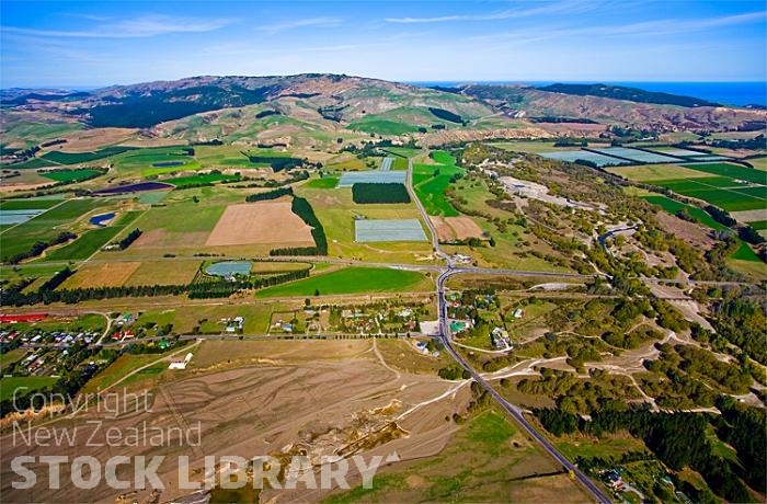 North Canterbury;Canterbury;mountains;hills;Canterbury Plain;coastline;golden sands;green fields;paddocks;green paddocks;rivers;Ashley river;Pacific ocean;vineyards;dairy farming;sheep farming;Amberley;Waipara