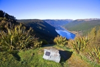 Cobb_River_Valley;Golden_Bay;mountains;hills;rivers;Road;bush;native_forrest;gre