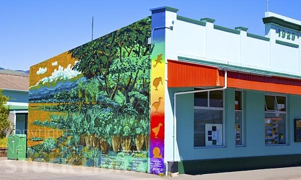 Takaka;Golden Bay;hills;rivers;Road;bush;native forrest;green fields;green paddocks;lakes;blue sky;cattle;agriculture;dairy farming;state highway 60;Takaka River;town centre;Dept of Conseration;Mural