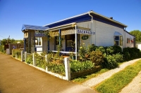 Takaka;Golden_Bay;hills;rivers;Road;bush;native_forrest;green_fields;green_paddo