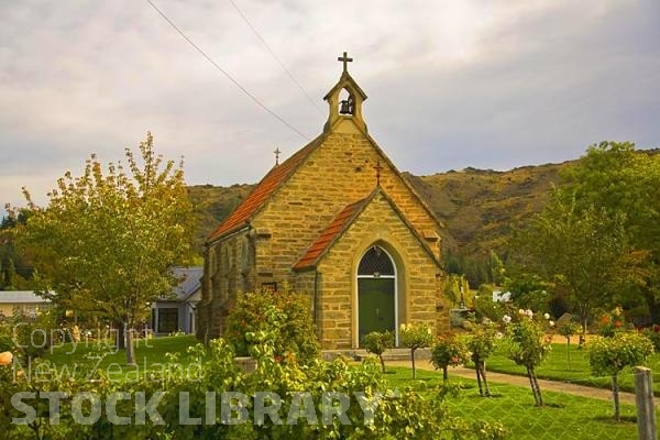 Clyde;Otago;Clutha River;Clyde Catholic Church;Roses;fruit trees