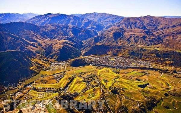 Aerial;Arrowtown;Otago;Heritage Museum;churches;church;golf;golf courses;Arrow River