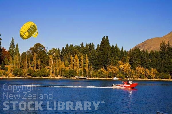 Queenstown;Lake Wakatipu;Otago;autumn colour;fall colors;Paraflights;Parascending