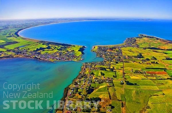 Aerial;Riverton;Southland;hills;rivers;state highway99;Dairy farm;dairy farming;green fields;green paddocks;Aparima river;sheep farming;sheep;Harbour;Baches;Cribs;Harbour;Howell's Point;fishing village;fishing port