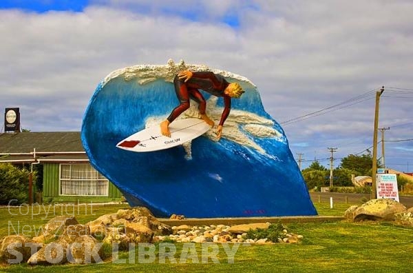 Riverton;Southland;hills;rivers;state highway99;Dairy farm;dairy farming;green fields;green paddocks;Aparima river;sheep farming;sheep;Harbour;Baches;Cribs;Colac Bay Beach;sign sculpture;statue