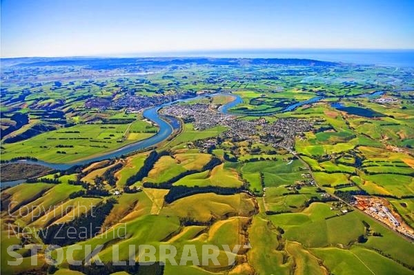 Aerial;The Catlins;Southland;hills;rivers;Road;bush;native forrest;green fields;green paddocks;bluffs;cliffs;River;sheep farming;Balclutha;Clutha River