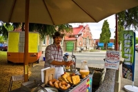 Motueka;Moutere;Mapua;Tasman_Bay;Street_vendor