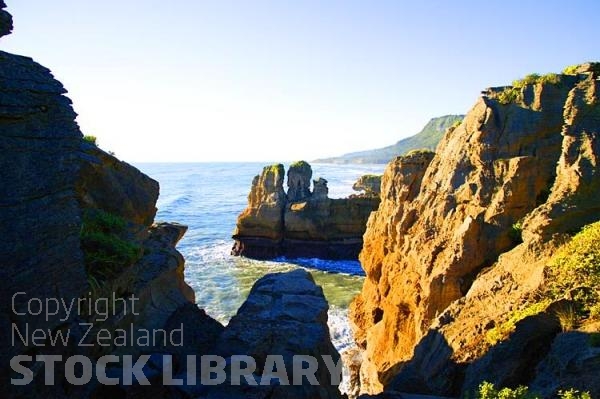 Punakaiki Coast;West Coast;Highway 6;mountains;valleys;Pororari river;Tasman Sea;Punakaiki;pancake rocks