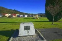 Reefton;West_Coast;mountains;valleys;Inangahua_River;Monument_to_the_first_Hydro