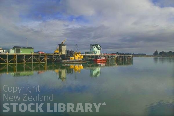 Westport;West Coast;harbour;Buller river;Tasman Sea;fishing port;tug boat