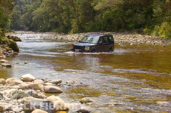 Vehicles;Land Rover;bush;native forest;Land Rover Discovery 3;Land Rover;Discovery 3;river crossing;4x4;4x4 river crossing