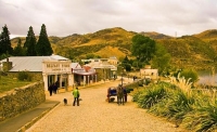 Cromwell;Lake_Dunstan;Otago;Heritage_Museum;churches;church;Clutha_river;fruit_g